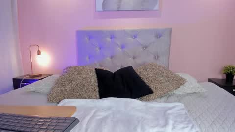 Scarlet online show from October 3, 2:00 pm