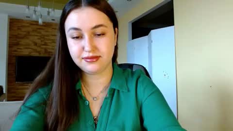 Elizabeth  online show from March 5, 10:55 am