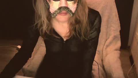 Anni online show from April 16, 9:39 pm