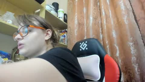 seductive_she_wolf online show from April 22, 6:27 pm