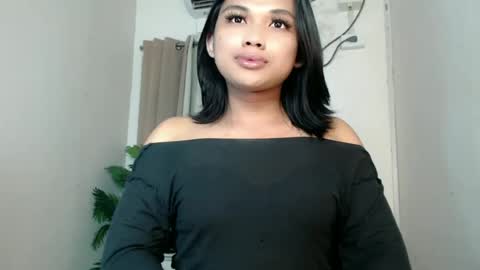 Deluxe online show from June 24, 8:52 pm