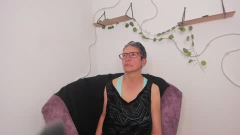 Selena online show from November 19, 7:03 pm