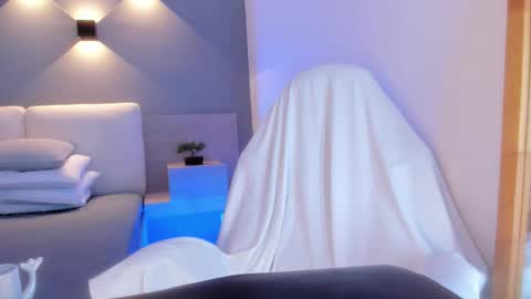 Selena online show from March 23, 11:49 am