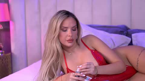 Selena online show from March 21, 9:25 am