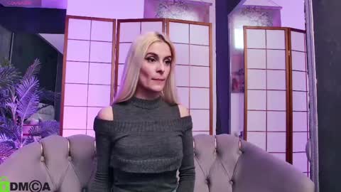 Selena online show from April 20, 10:51 am