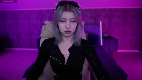 selenairis online show from April 4, 8:40 pm