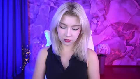 selenairis online show from October 21, 8:13 pm