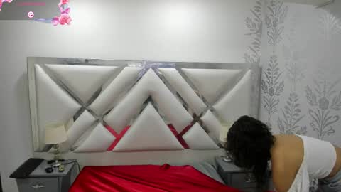 Selena reyess online show from December 18, 12:21 pm