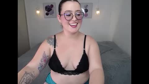 selene_rouse_ online show from April 5, 11:15 pm