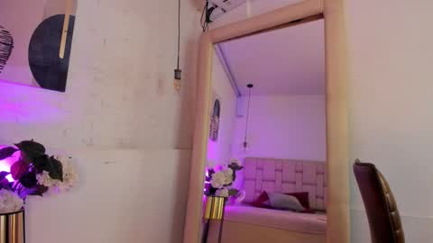 Selene online show from September 17, 11:30 am