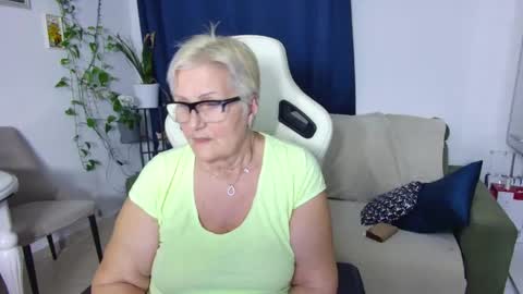 Selenna online show from April 12, 5:49 pm