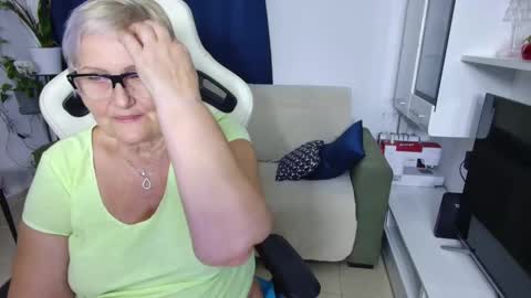 Selenna online show from April 11, 5:38 pm