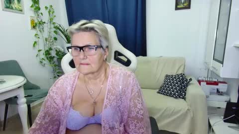 Selenna online show from January 6, 7:06 pm