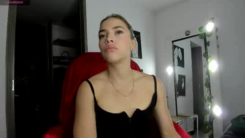 Selyn online show from December 5, 8:43 pm