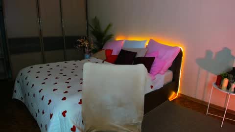 sensitiveheartt online show from April 5, 12:48 pm