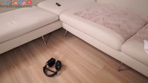 SeraReads online show from October 1, 3:28 pm