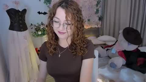 Ophelia online show from November 3, 4:00 pm