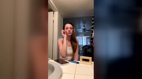 serenityroseee online show from May 22, 5:55 pm