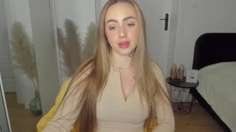 C o r a l i e online show from February 16, 4:07 pm