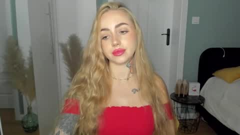 C o r a l i e online show from April 17, 6:48 am