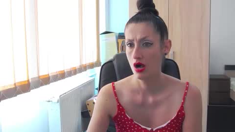 SexyBea online show from June 11, 7:05 am