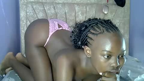 SexyIcey online show from May 15, 11:07 pm