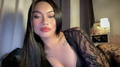 maxine online show from April 15, 8:09 pm