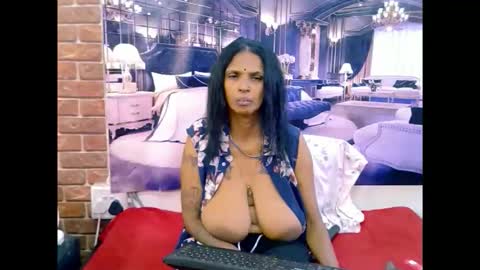 sexyva4u2luv online show from May 22, 6:11 am