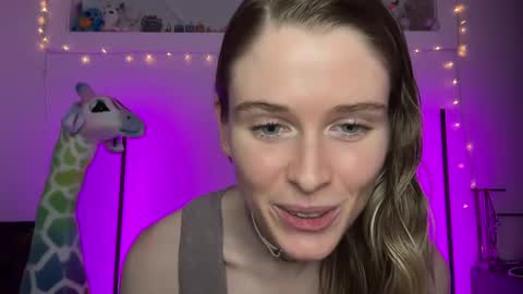 shadebabe online show from December 7, 8:00 am