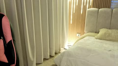 shalomm_ online show from April 8, 3:52 am