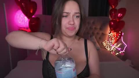 Lessi online show from February 19, 6:33 am