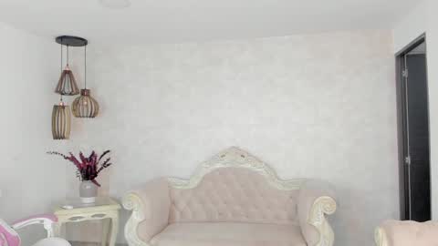 ShantallKnowles online show from March 3, 11:58 am