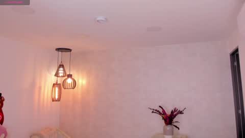 ShantallKnowles online show from October 12, 6:54 pm