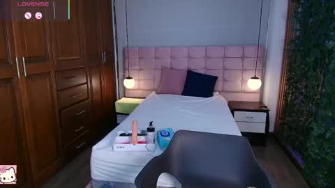 Shay Miller online show from March 3, 12:00 pm