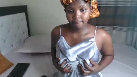 shinadee online show from November 3, 3:27 pm