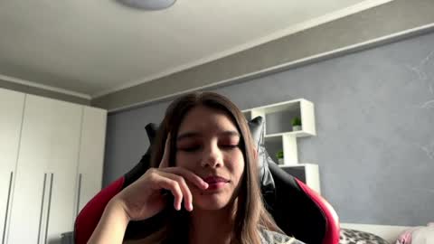 Jules online show from April 14, 9:09 am