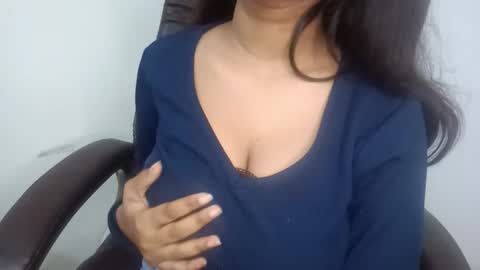shreya_0 online show from December 22, 1:25 pm