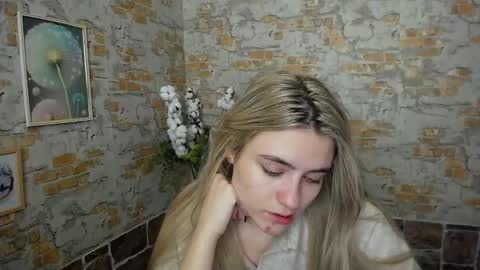 shy_sabrina_ online show from January 5, 7:49 am