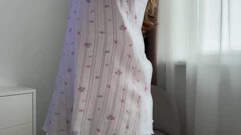 shy_schoolgirl_ online show from February 8, 1:59 pm