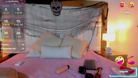 Sienna  online show from October 27, 2:45 pm