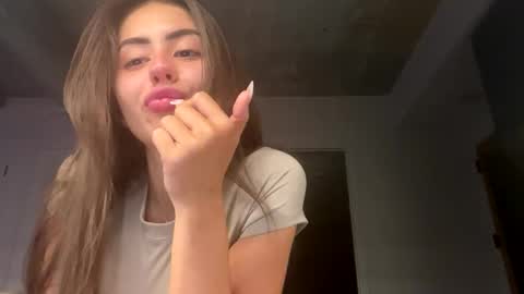 siennaavalee online show from May 13, 2:50 am