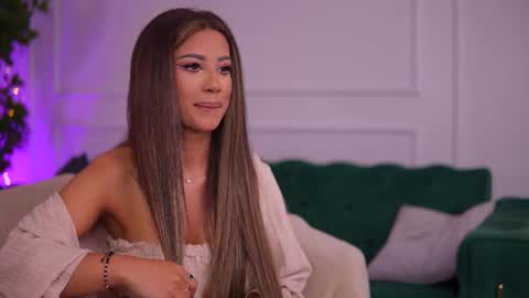 Sienna online show from June 11, 11:29 am