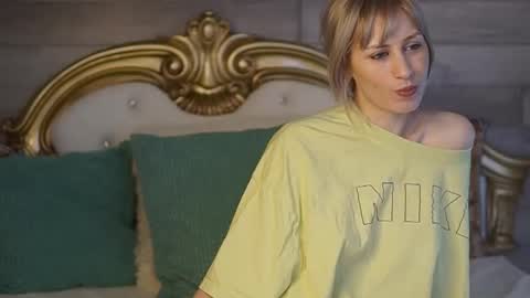 SiennaShapiro online show from December 18, 8:31 am