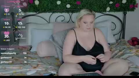 Sienna Luxx online show from June 17, 6:42 pm