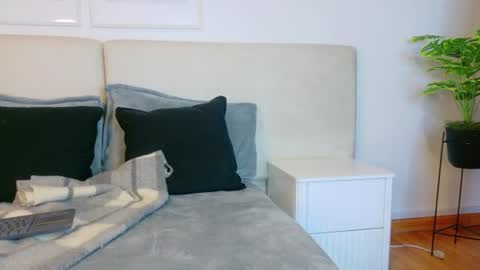 simone_feral online show from June 16, 11:44 am