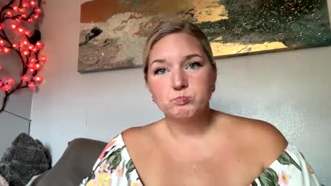 singlesexymom online show from September 24, 9:47 pm