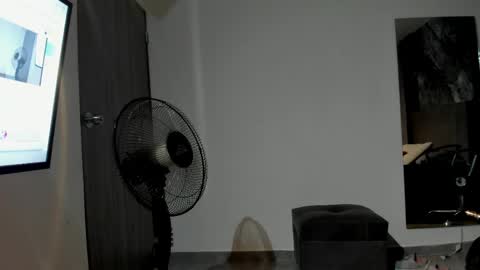skay_mell online show from May 7, 9:07 pm
