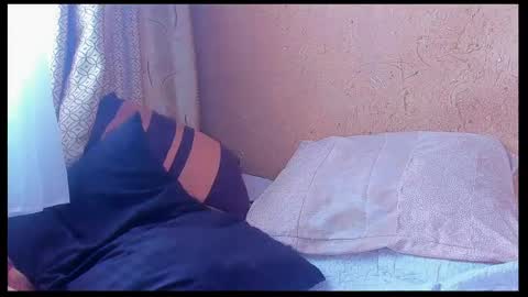 skinnybody_ online show from April 11, 6:00 pm