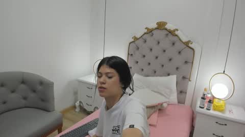 SkinnyGirl online show from February 2, 7:13 pm