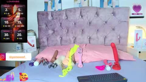 skye moore online show from October 1, 12:21 pm